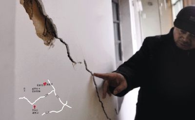  2月26日，岳家桥镇一处因岩溶塌陷受损的民房。